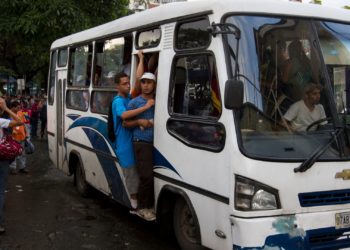 Transportistas de Caracas aumentan pasajes a USD 0,40 y USD 0,50