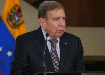 Edmundo insta a diplomáticos rechazar asedio a la embajada de Argentina en Caracas
