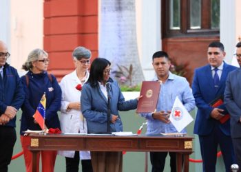 Delcy Rodríguez promulgó Ley de la Cruz Roja Venezolana