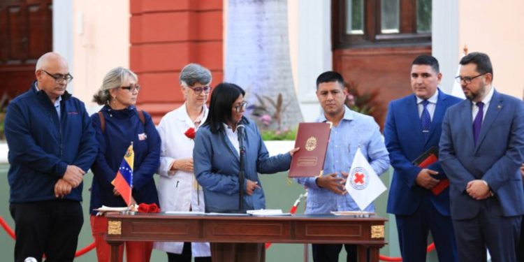 Delcy Rodríguez promulgó Ley de la Cruz Roja Venezolana