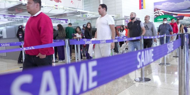 Llegaron a Maiquetía otros 134 venezolanos deportados de EE. UU.