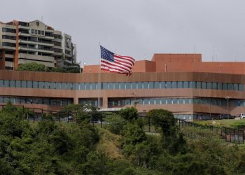 Familiares de presos políticos entregaron peticiones en Embajada de EEUU en Caracas