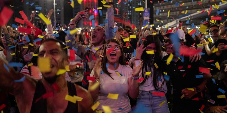 Venezolanos desbordaron calles y plazas para celebrar triunfo en el Clásico Mundial de Beisbol