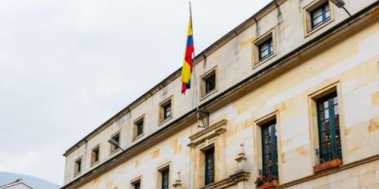 Canciller de Colombia anuncia reunión con autoridades venezolanas para tratar situación de 801 detenidos