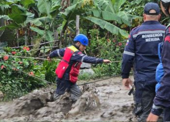 Autoridades activan planes especiales por emergencias ante lluvias torrenciales en el país
