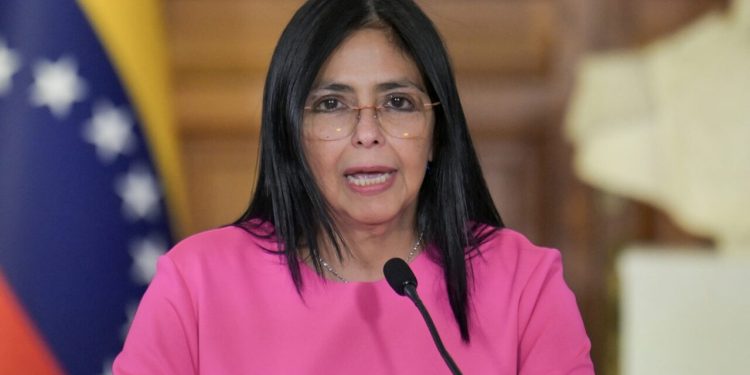 Delcy Rodríguez anunció ingreso mínimo integral de USD 240 y pensiones de USD 70 a partir del 1o de mayo