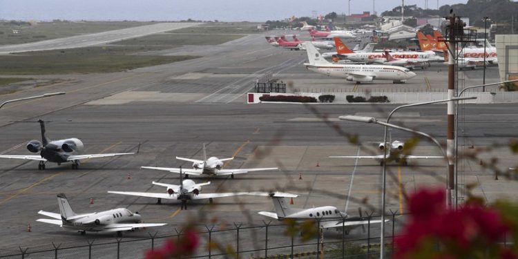 Aerolínea ecuatoriana anunció activación de nuevas rutas desde Venezuela hacia Lima y Quito