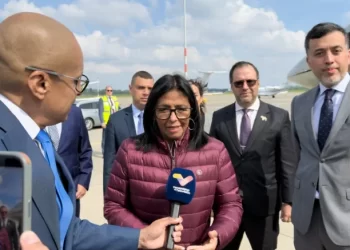 Delcy Rodríguez aterrizó en La Haya para tratar titularidad de Venezuela sobre Guayana Esequiba