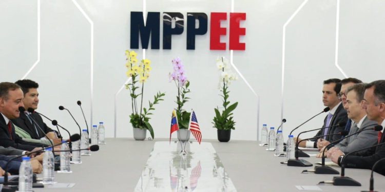 Encargado de negocios de EE. UU. se reunió con el Ministro de Energía venezolano para abordar mejoras en el sistema eléctrico