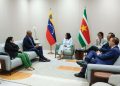 Delcy se reunió en Caracas con el ministro de Exteriores de Surinam