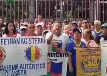 Docentes denuncian  impedimentos de la banca para disponer de sus salarios