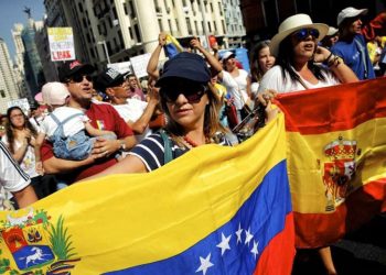 España cerrará vía exprés a venezolanos para regularizar  situación migratoria