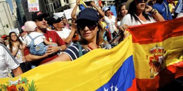 España cerrará vía exprés a venezolanos para regularizar  situación migratoria