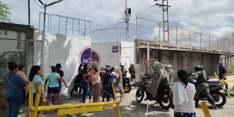 Confirman traslado de 931 reclusos tras control de motín en cárcel de Barinas