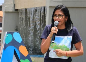 Delcy a migrantes: «Es hora de que regresen a su patria. Venezuela los necesita»