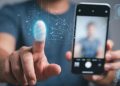 Ciberdelincuentes pueden utilizar  IA para extraer información de huellas dactilares de fotos en redes sociales
