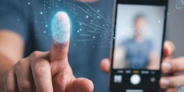 Ciberdelincuentes pueden utilizar  IA para extraer información de huellas dactilares de fotos en redes sociales