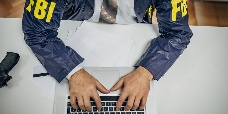 FBI advierte sobre sitios web que se hacen pasar por la FIFA para cometer robo de identidad y otras estafas