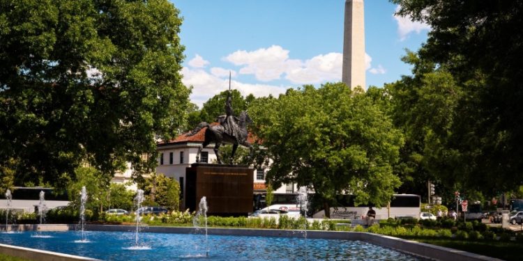 Reinauguraron monumento de Simón Bolívar en Washington