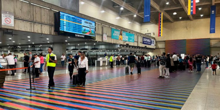 Aplicarán medidas de control en puertos y aeropuertos a viajeros provenientes de zonas con brotes de ébola