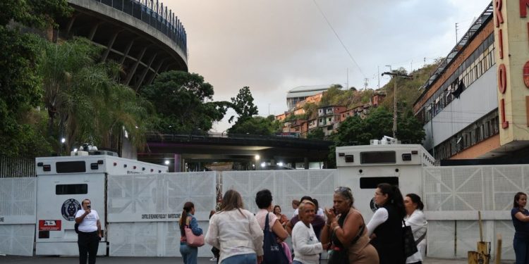 Presos de El Helicoide habrían sido trasladados a La Planta, Inof, Las Crisálidas, El Rodeo, Yare y Tocuyito