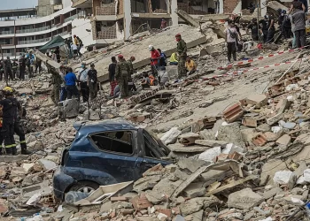 Después de cinco días del terremoto continúan rescatando vidas