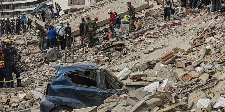Después de cinco días del terremoto continúan rescatando vidas