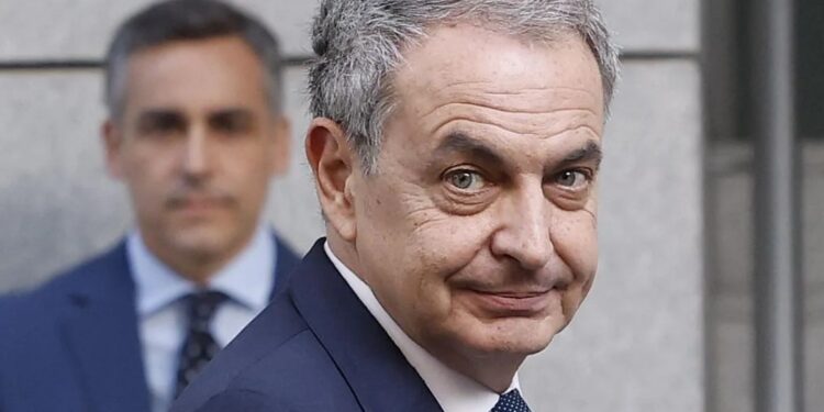 Fiscalía pide retirar el pasaporte a Zapatero y prohibirle salir de España