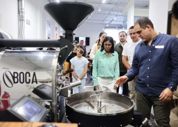 Delcy visita emprendimiento en Caracas para potenciar la producción de café venezolano