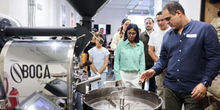 Delcy visita emprendimiento en Caracas para potenciar la producción de café venezolano