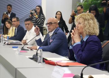 Gobierno y oposición en sesión permanente hasta el 12 de agosto