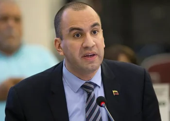 Fiscal Devoe respalda retiro de alcabalas e impulso al patrullaje vial