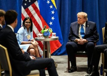 Riesgo país disminuye 6.000 puntos tras la reunión de Delcy con Trump