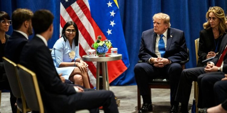 Riesgo país disminuye 6.000 puntos tras la reunión de Delcy con Trump