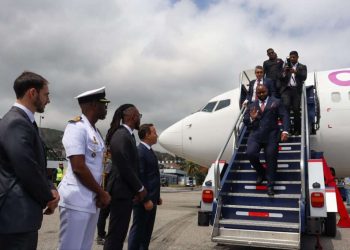 Canciller de Trinidad y Tobago llega a Venezuela para impulsar agenda de cooperación