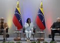 Delcy lidera reunión con alcaldes, gobernadores y alto mando político