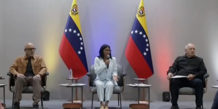 Delcy lidera reunión con alcaldes, gobernadores y alto mando político