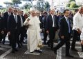 El papa León XIV llegó al hospital Gemelli de Roma para ser operado de un nódulo en un pulmón