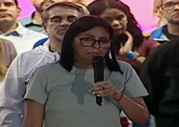 Delcy Rodríguez: No hay un solo barril de petróleo que salga de este país sin que se pague