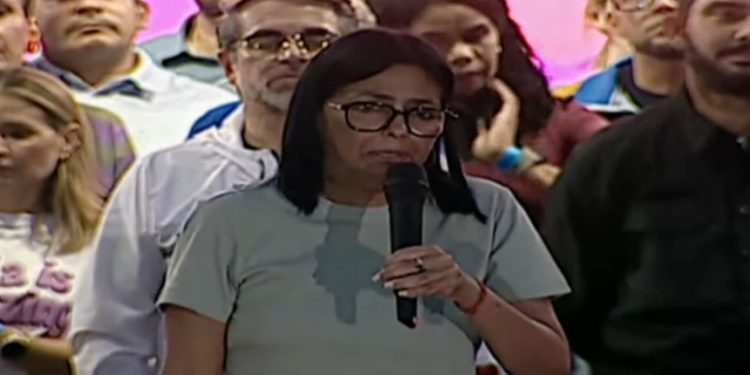 Delcy Rodríguez: No hay un solo barril de petróleo que salga de este país sin que se pague