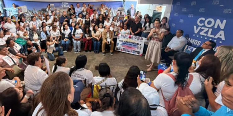 María Corina Machado se reunió con familiares de presos políticos
