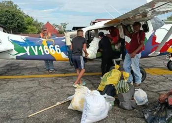 Autoridades buscan avioneta que se precipitó en el estado Amzonas